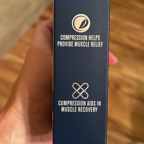 Copper Fit Ice Knee Compression Sleeve L/XL 16-20” Infused w/ Menthol and CoQ10 - Picture 4 of 7